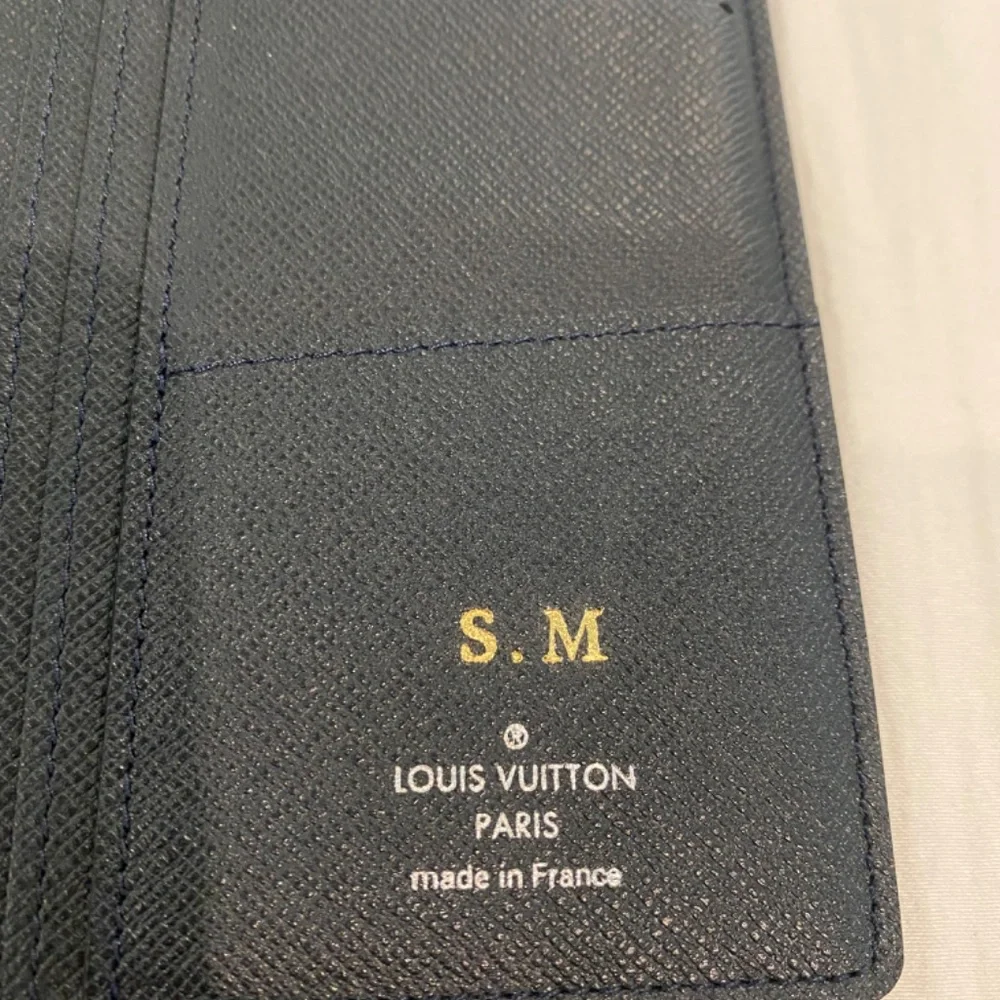 ⭐️SOLD⭐️ EUC Louis Vuitton Brazza Black Taiga - Picture 5 of 15